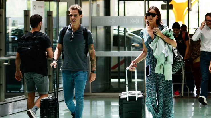 Vibratoare, iarbă, țigări electronice. Ce poți lua cu tine în avion