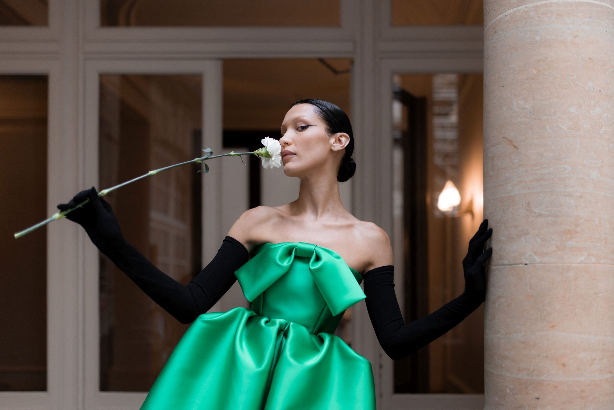 Top modelul Bella Hadid se alătură metaversului cu o colecție de NFT