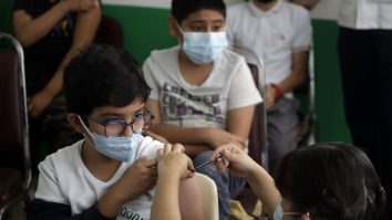 Ratele de vaccinare pentru copiii mici sunt foarte scăzute. Aproape jumătate dintre părinți nu intenționează să îi vaccineze