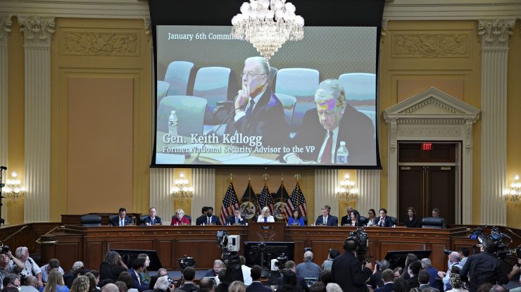 Trump şi Pence – foşti prieteni, acum rivali, găzduiesc mitinguri separate ca să sprijine candidaţii republicani în alegerile pentru funcţia de guvernator al Arizonei
