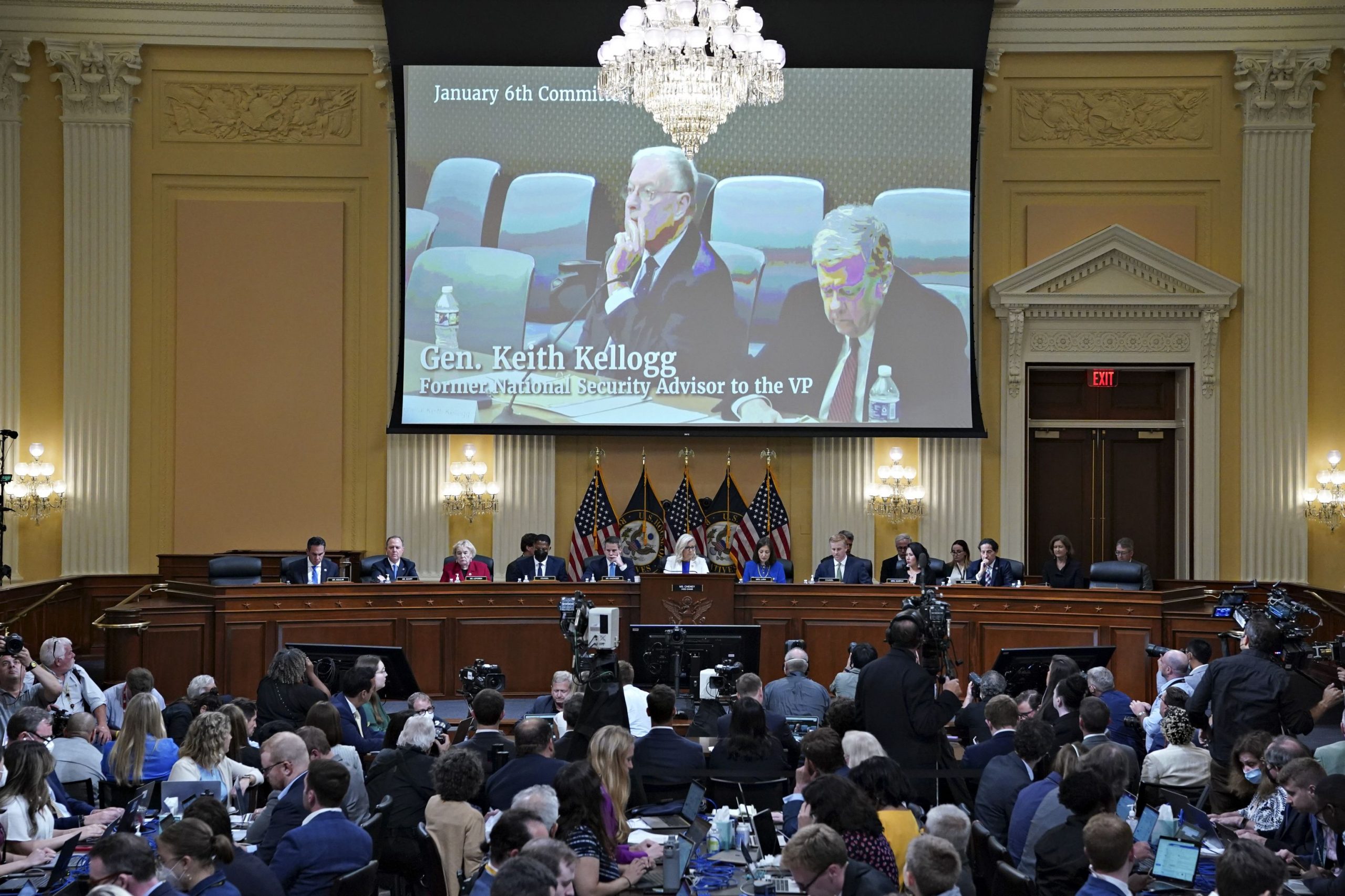 Trump şi Pence – foşti prieteni, acum rivali, găzduiesc mitinguri separate ca să sprijine candidaţii republicani în alegerile pentru funcţia de guvernator al Arizonei