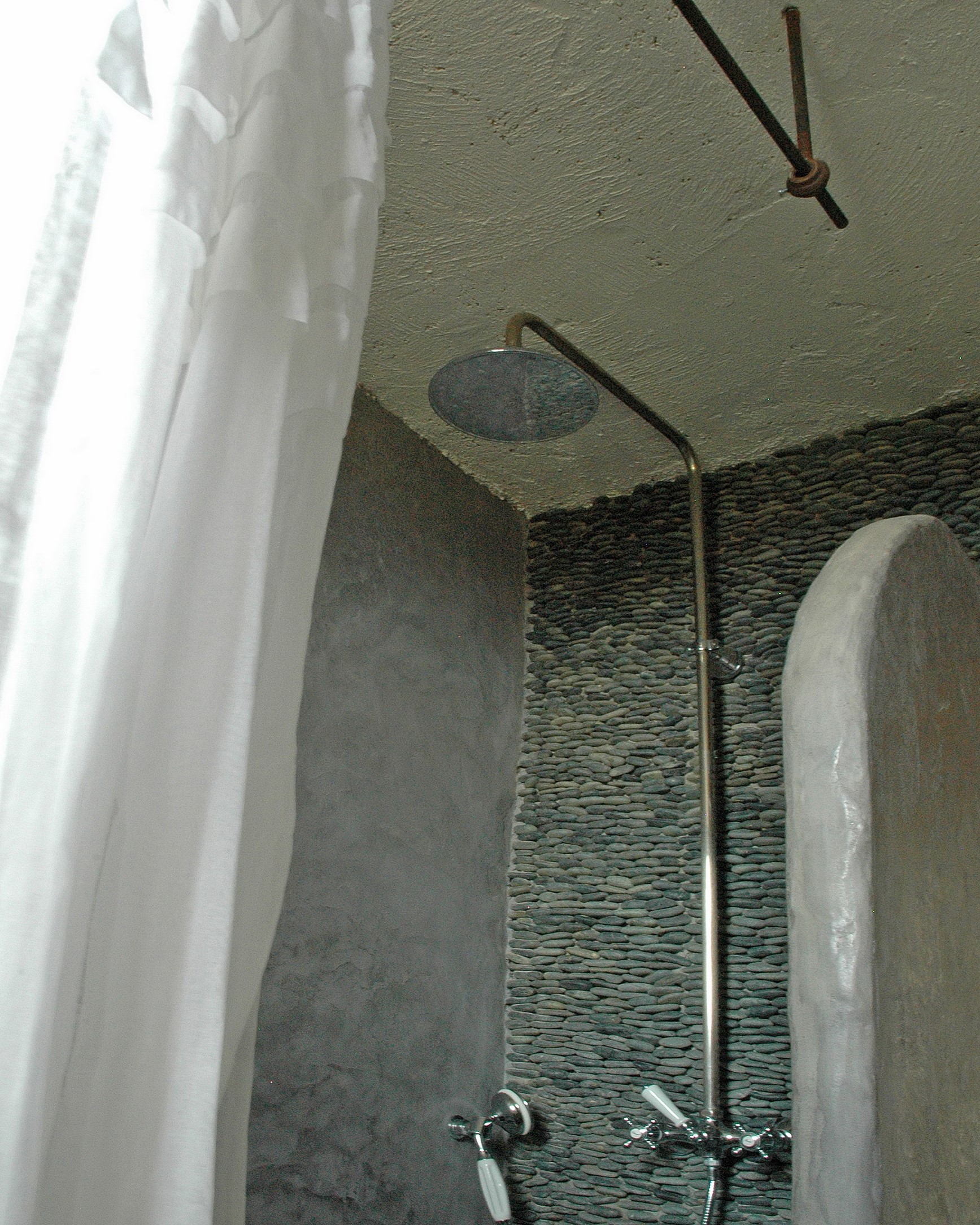 De ce este periculoasă perdeaua de duș pentru sănătatea noastră