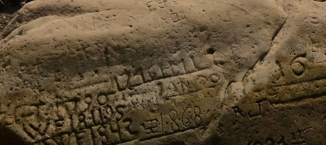 „Dacă mă vezi, plângi”: Pietrele foametei scoase la iveală de seceta din marile râuri ale Europei