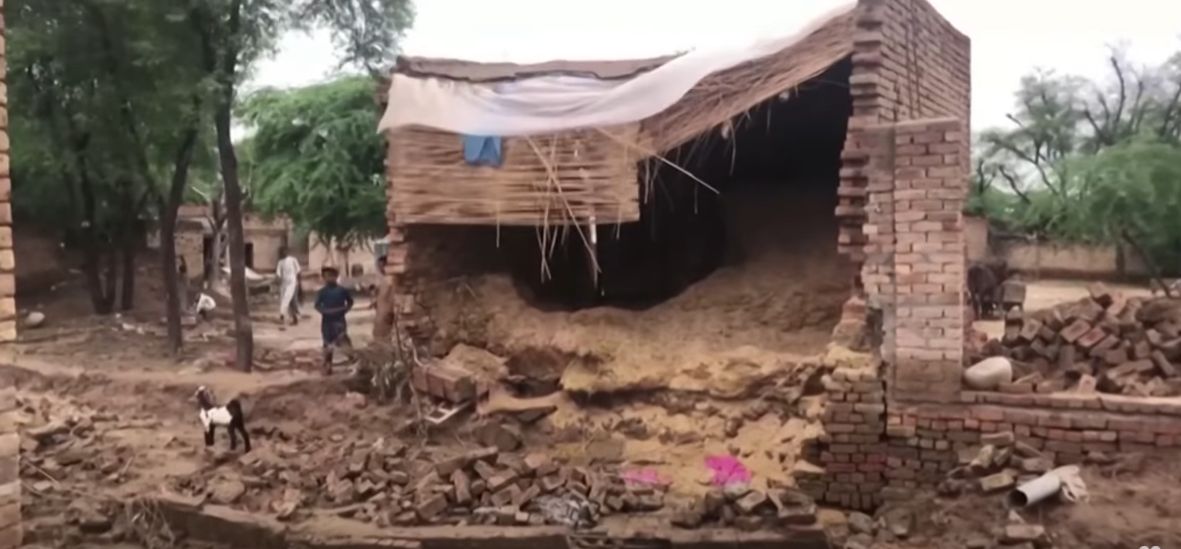 VIDEO. Bilanțul inundațiilor provocate de ploile musonice din Pakistan depășește 1.000 de morți