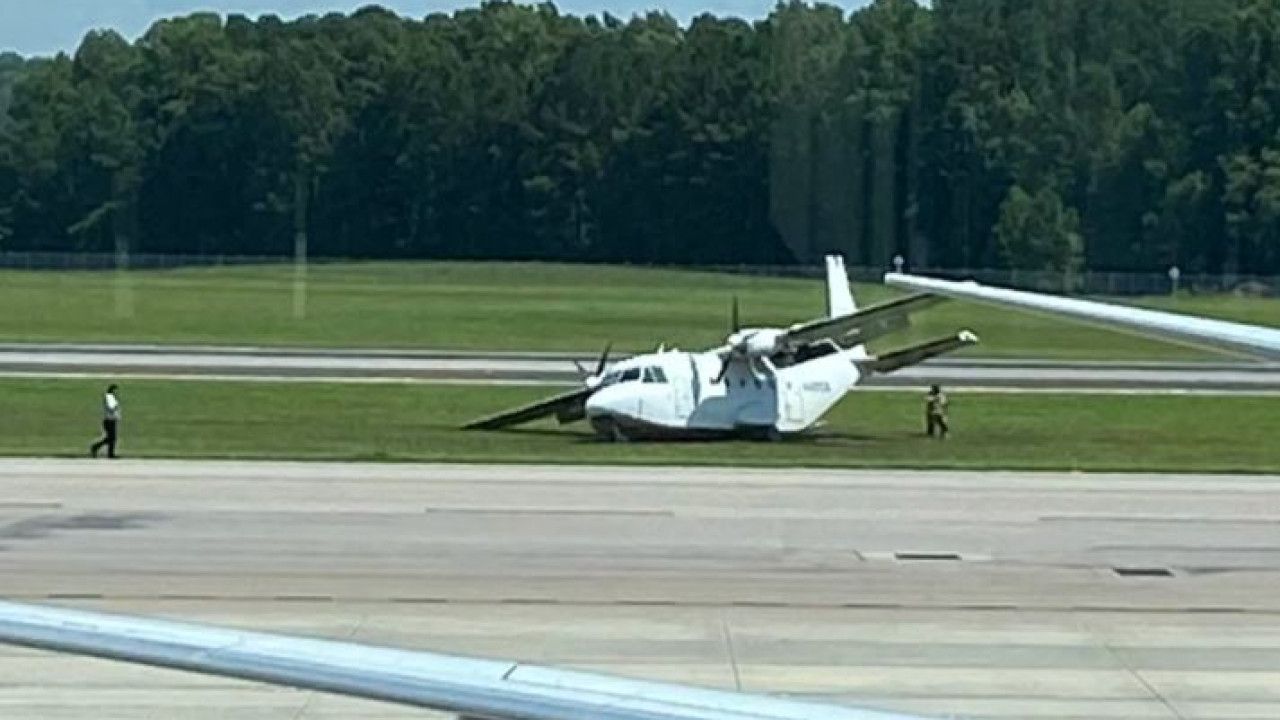 Un pilot a decedat după ce a ieșit din avion fără parașută în timpul unei aterizări de urgență