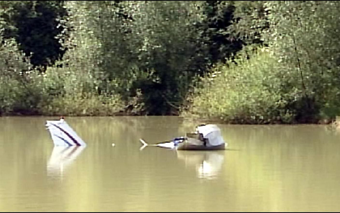 VIDEO. S-a prăbușit un avion în lacul Colibița. Pilotul avionului a murit