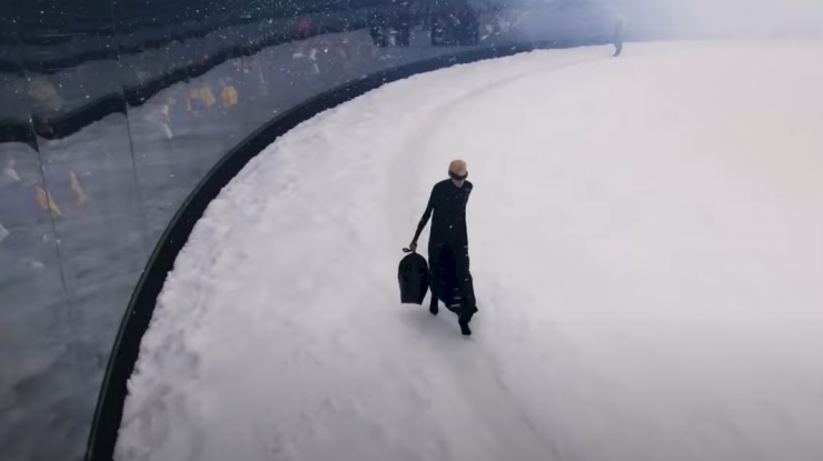 „Gunoiul unuia, comoara altuia”. Cât costă noul model de geantă Balenciaga inspirat de sacii de gunoi