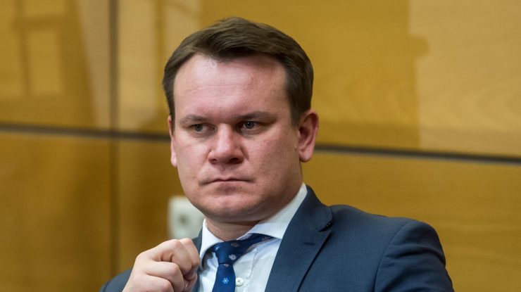 Eurodeputat: „Germania este atât de dependentă de Rusia încât se află acum în pragul recesiunii”