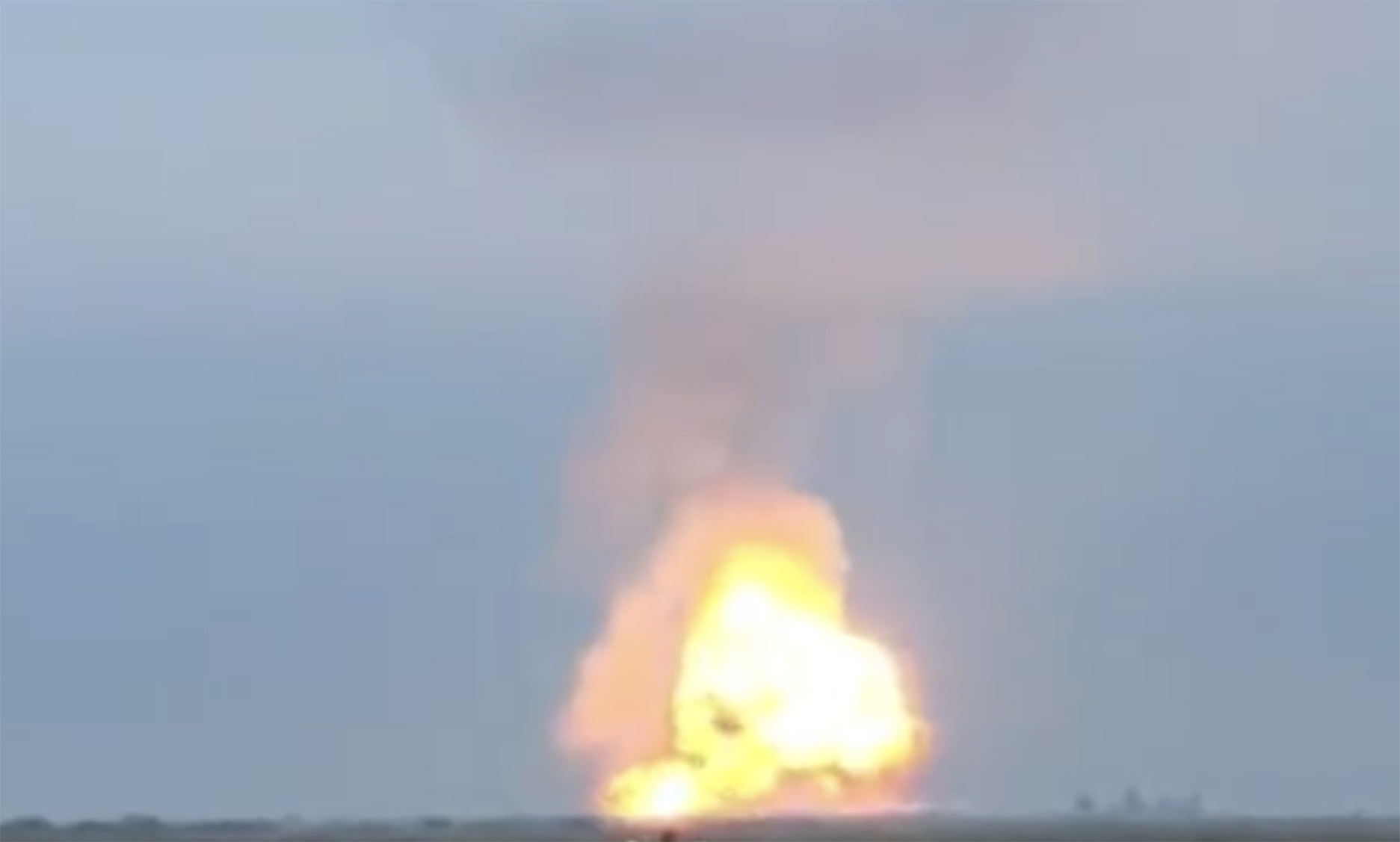 Un depozit de muniții rusești din Crimeea a luat foc după ce a fost lovit de o serie de explozii