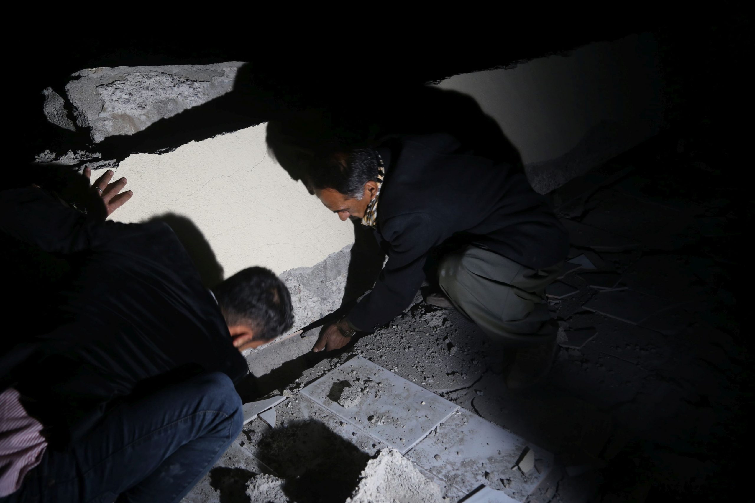 Irakul continuă căutările după ce 4 cadavre au fost scoase dintr-un sanctuar prăbușit
