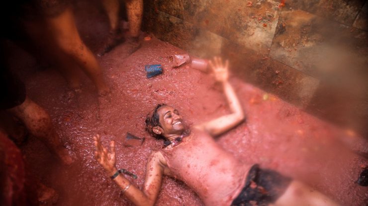 „Tomatina”, celebra luptă cu roșii din Spania, a revenit după o absență de doi ani