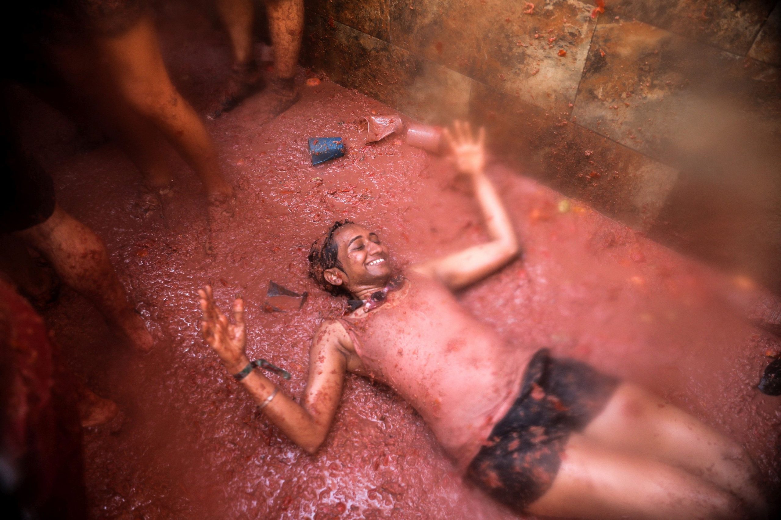 „Tomatina”, celebra luptă cu roșii din Spania, a revenit după o absență de doi ani