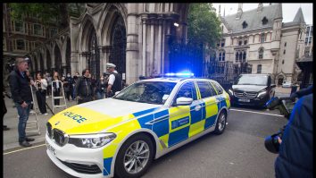 Un băiat britanic în moarte cerebrală, aflat în centrul unei bătălii juridice, a murit