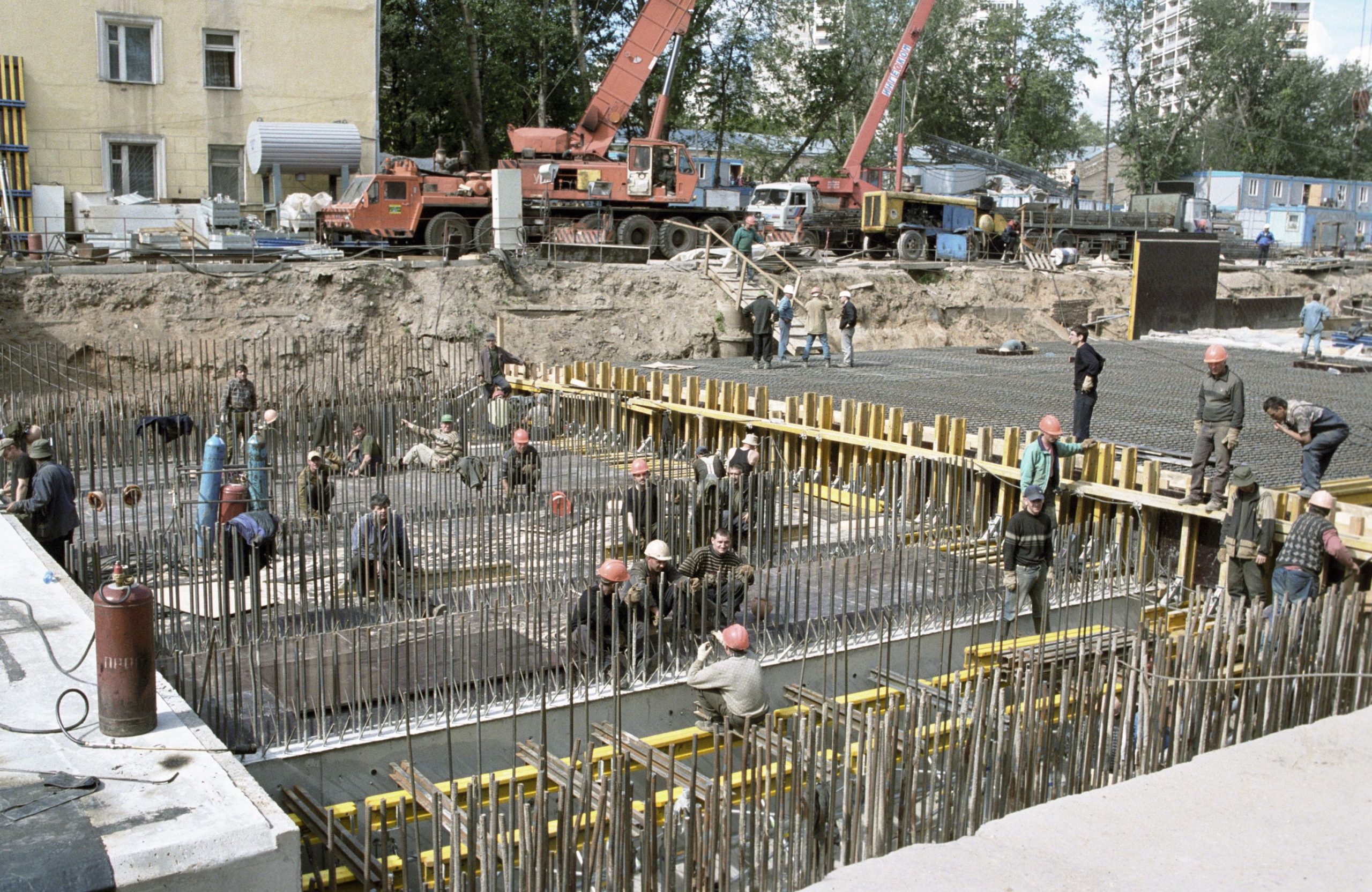 INS: Managerii estimează o creştere accentuată a preţurilor în construcţii, până în octombrie