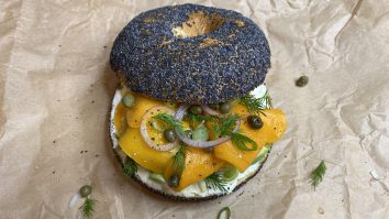 Femeile care urmează o dietă vegetariană sunt mai predispuse să își rupă șoldurile, potrivit unui studiu