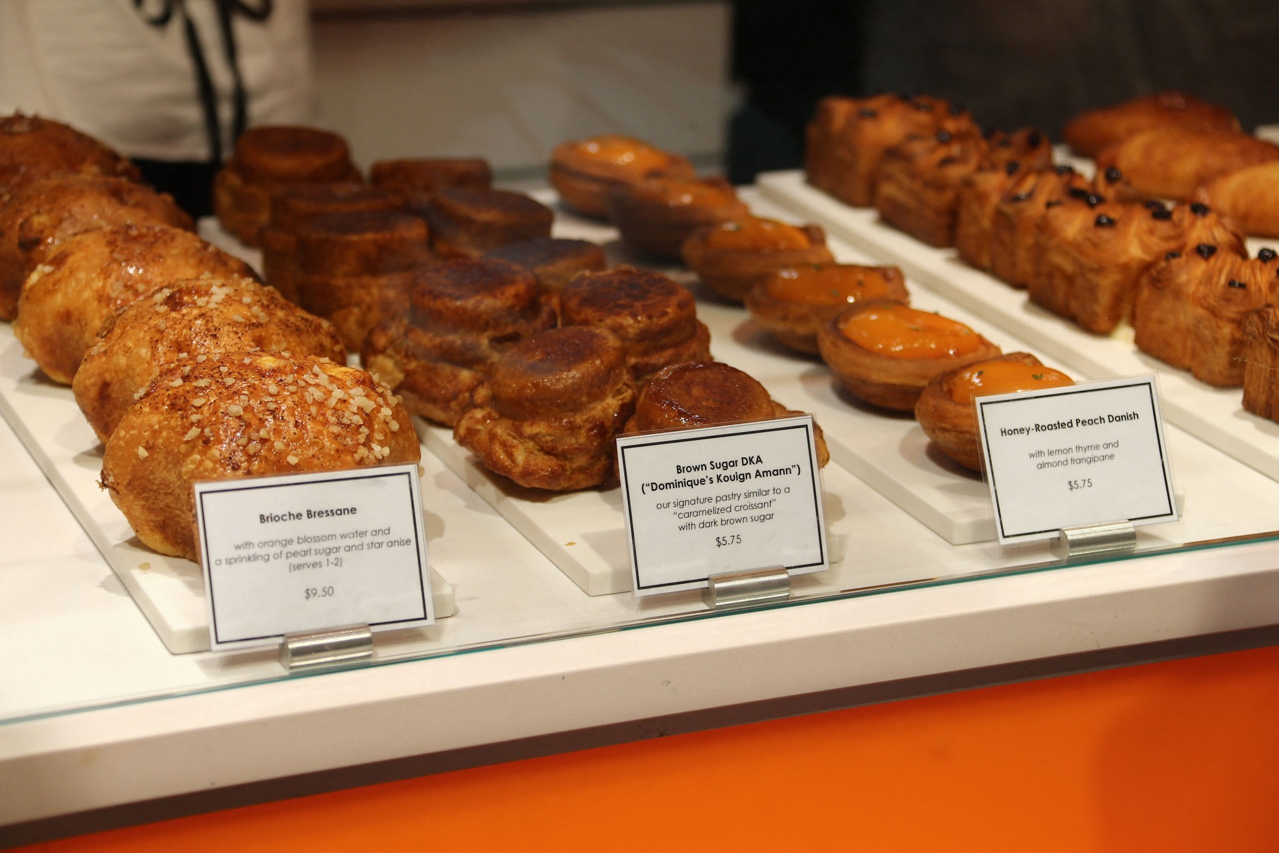 Cea mai recentă senzație virală din New York este un croissant rotund umplut cu cremă