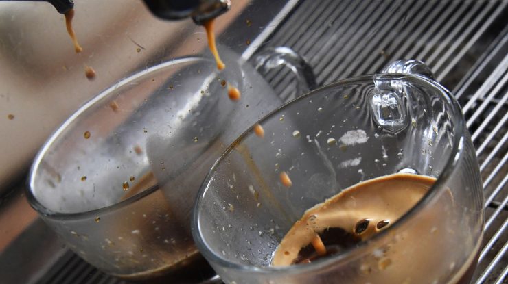 Un restaurator și un rapper vor redeschide fostele cafenele Starbucks în Rusia