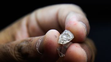 VIDEO. Un diamant roz „excepțional de rar” ar putea fi vândut cu peste 21 de milioane de dolari