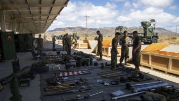 LIVE UPDATE. 186 de zile de invazie. Rușii transferă tancuri, sisteme de artilerie și rezervoare de combustibil spre Crimeea