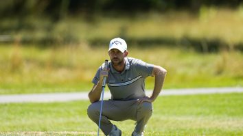 Protest neobișnuit în sud-estul Franței. Activiștii au umplut cu ciment găurile unui teren de golf