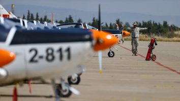 VIDEO. O bunică, în vârstă de 93 de ani, din Anglia zboară pentru a strânge bani pentru îngrijirea ospiciului