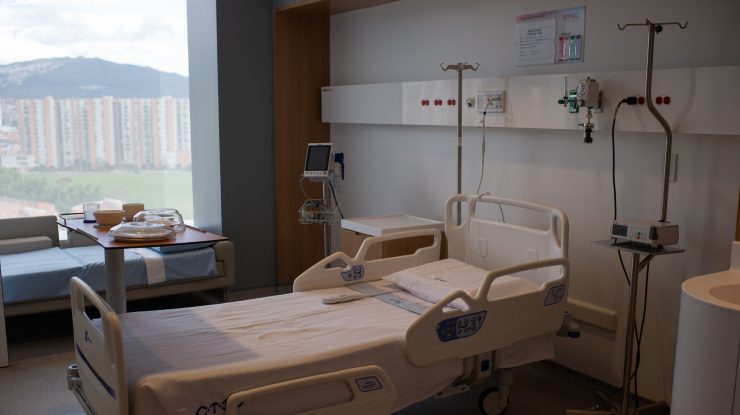 STUDIU. Fumatul și alți factori de risc sunt cauza a aproape jumătate din decesele provocate de cancer