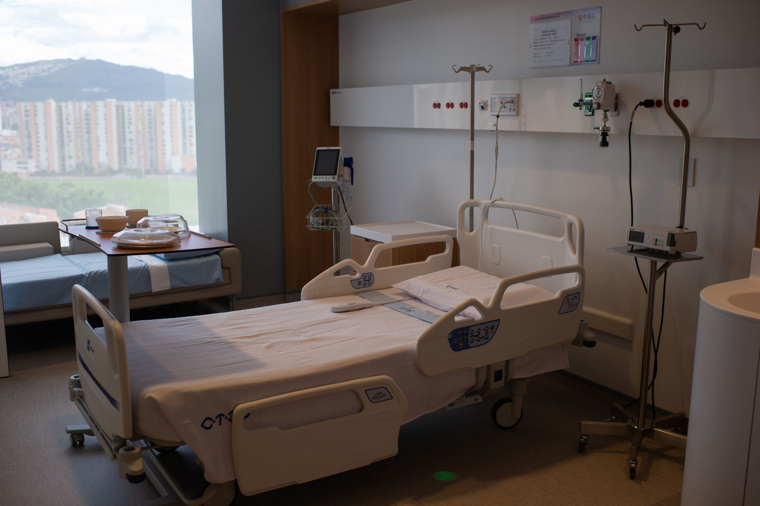 STUDIU. Fumatul și alți factori de risc sunt cauza a aproape jumătate din decesele provocate de cancer