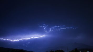 Grecia: Un participant la o cursă montană nocturnă a fost lovit de fulger