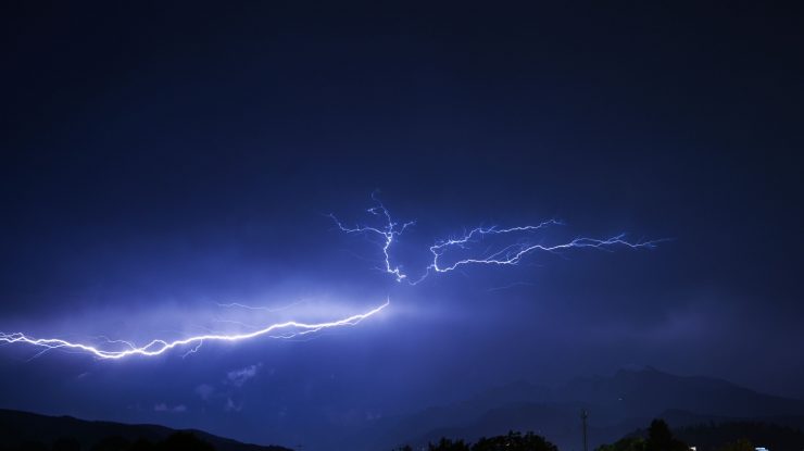 Grecia: Un participant la o cursă montană nocturnă a fost lovit de fulger