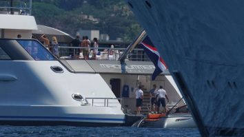 VIDEO. Momentul în care un super-iaht se scufundă în largul coastelor Italiei