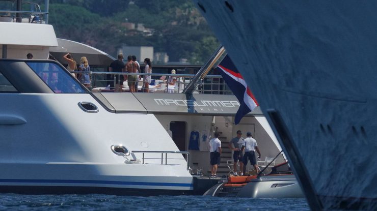 VIDEO. Momentul în care un super-iaht se scufundă în largul coastelor Italiei