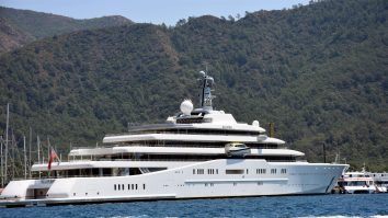 Hong Kong spune că nu va confisca iahtul de 500 de milioane de dolari ancorat în apele sale, ale unui oligarh rus, deoarece nu există „nici un temei legal” pentru acest demers