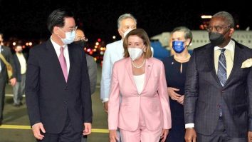 Prima lovitură a Chinei în Taiwan: Suspendă importul a 2.000 de produse alimentare în timpul vizitei lui Nancy Pelosi
