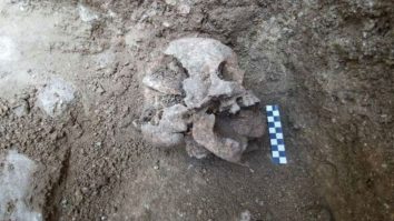 Ritualurile neobișnuite care i-au ținut în morminte