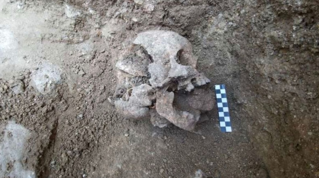 Fotografii cu înmormântări străvechi de „vampiri” în Europa. Ritualurile neobișnuite care i-au ținut în morminte
