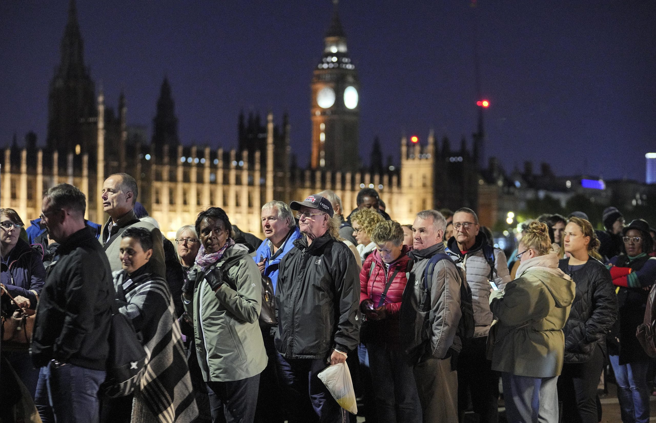 Două femei au fost agresate sexual în timp ce stăteau la coadă pentru a vedea sicriul Reginei