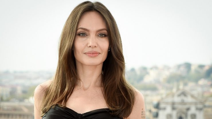 Angelina Jolie se retrage din funcția de trimis al Agenției ONU pentru refugiați pentru a se angaja direct cu refugiații