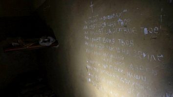 Peretele dintr-o cameră de tortură folosită de ruși / Foto Twitter / Defense of Ukraine