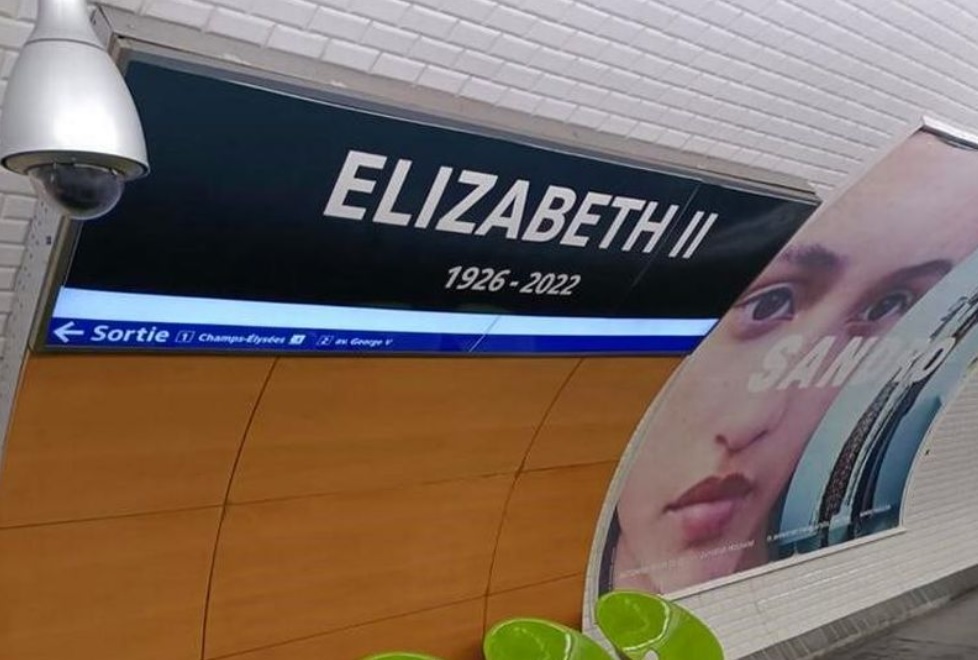 O stație de metrou din Paris a fost redenumită „Elisabeta a II-a'' în ziua înmormântării