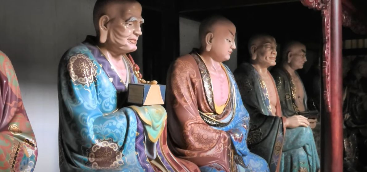 Orașul fantomă în care morții trebuie să treacă peste „Podul Neputinței”. Locul sinistru unde se comemorează atât Raiul, cât și Iadul