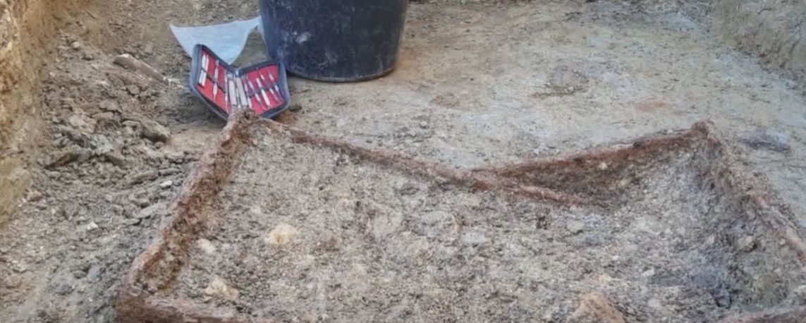 O femeie din Evul Mediu a fost îngropată cu un obiect rar. Ce au găsit arheologii în mormânt?