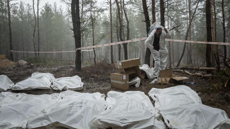 Cadavrele unor copii au fost găsite printre cele 146 de corpuri exhumate de la locul de înmormântare din Izium