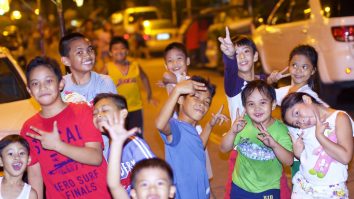 Un expert explică cum le poți arăta prietenilor tăi că îi iubești