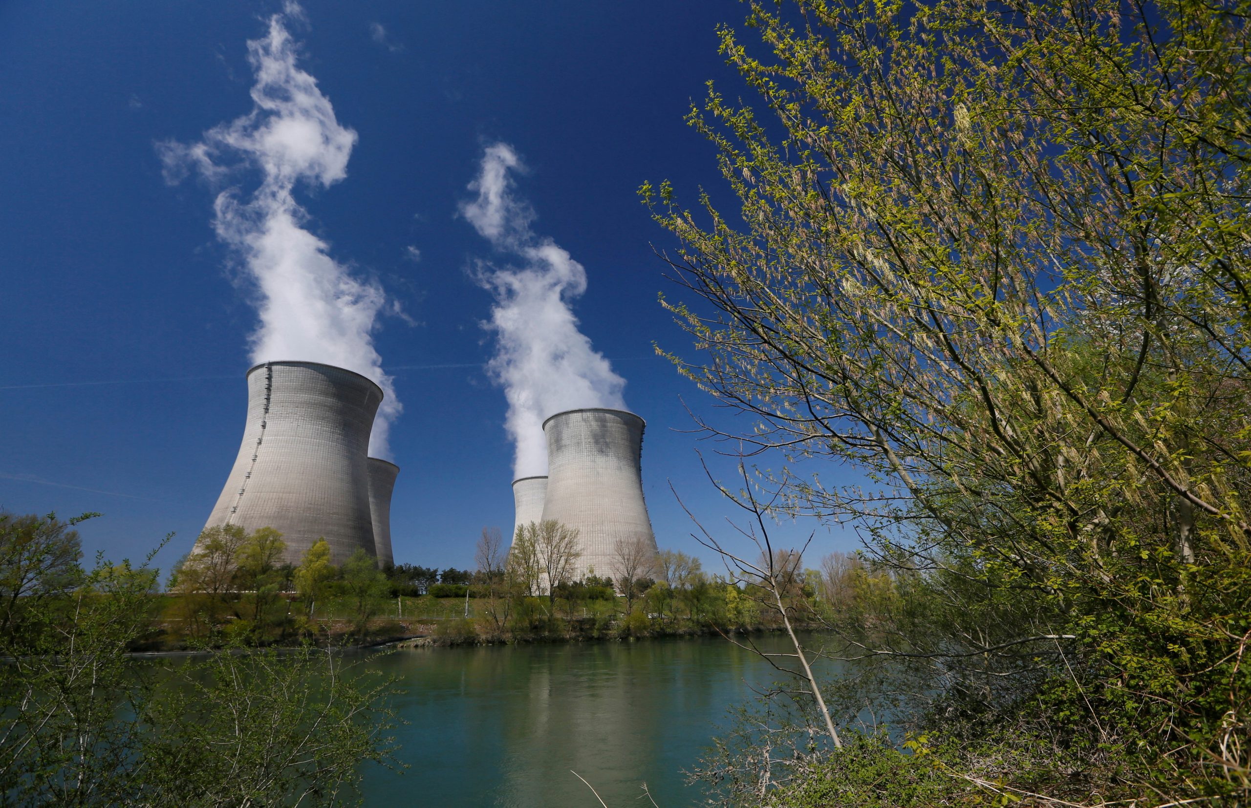 Franța anunță că își va reporni toate reactoarele nucleare în această iarnă