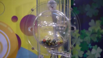 Un câștigător la loto este atât de copleșit de cereri de ajutor financiar încât regretă că a câștigat jackpotul