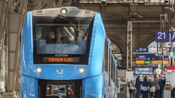 Primul tren pe hidrogen din lume, a parcurs cu succes 1 175 km fără a realimenta rezervorul de hidrogen