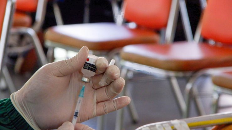 Un tratament anti-COVID-19 dezvoltat de AstraZeneca, aprobat în Uniunea Europeană