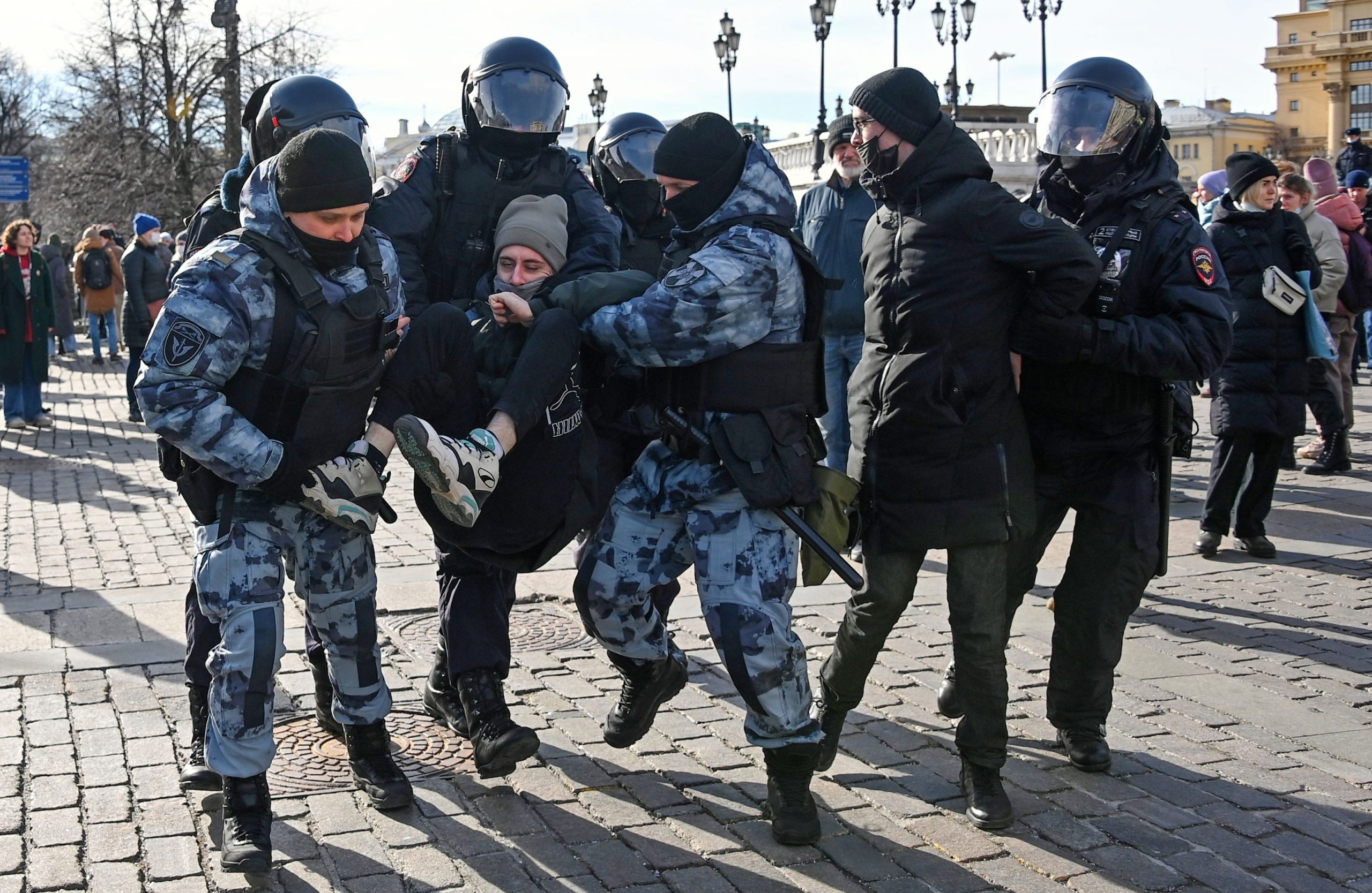 Акции арест. Задержания в Москве сегодня. Украинские легионеры задержаны. Росгвардия на Украине сейчас.