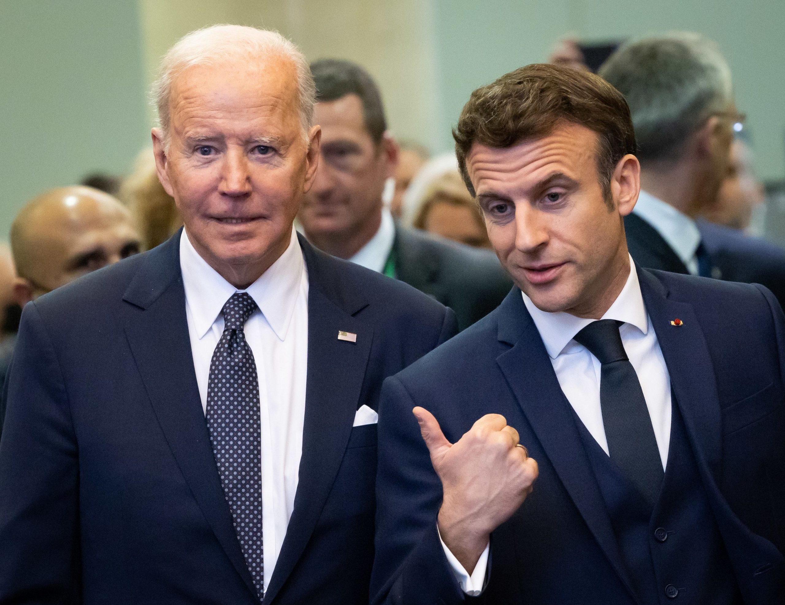 Emmanuel Macron se îndreaptă spre SUA pentru a se întâlni cu Joe Biden cu scopul de a întări relațiile diplomatice