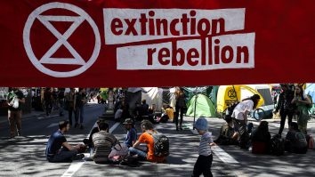 VIDEO. Activiștii Extinction Rebellion au luat cu asalt Camera Comunelor a Parlamentului britanic